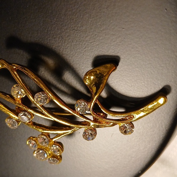 Rhinestone Goldtone Floral Brooch Pin Jewelry - Picture 2 of 7